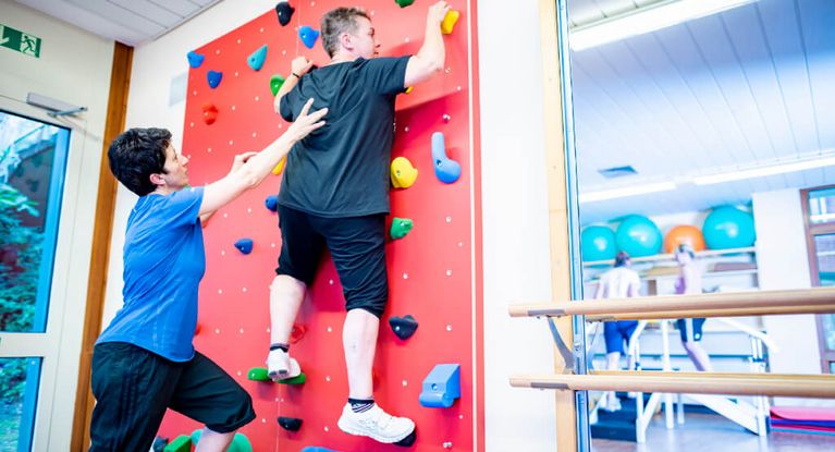 Therapie an der Kletterwand