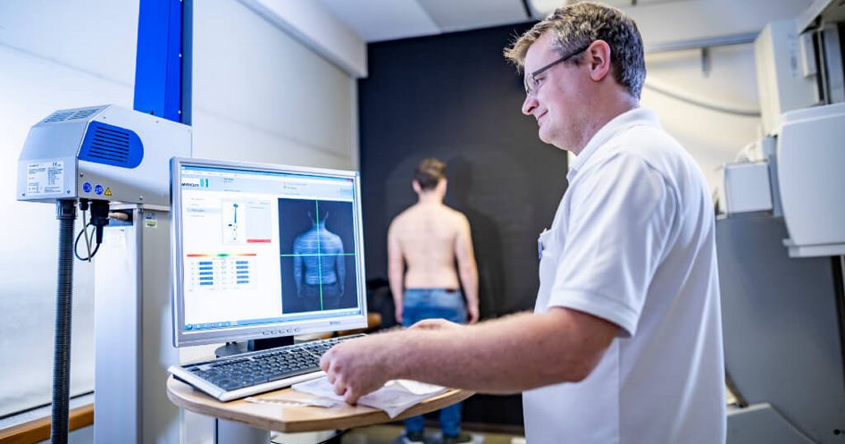 Untersuchung der Wirbelsäule