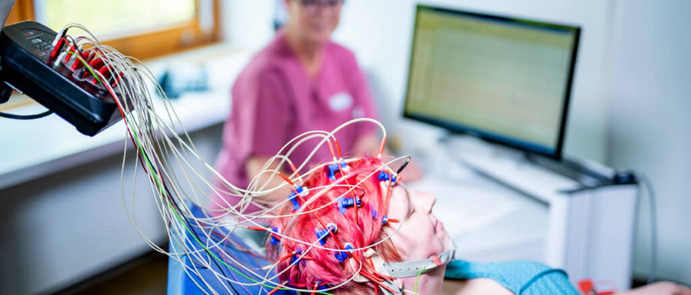 Messung der Gehirnaktivität mit EEG