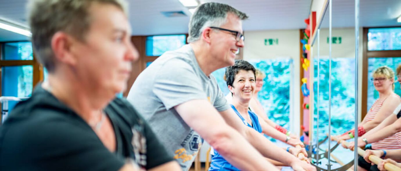 Kraftübungen in der Trainingshalle