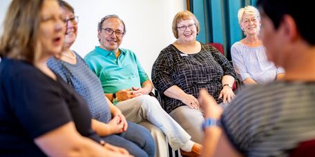 Psychosomatische Patienten tauschen sich in der Gruppentherapie aus