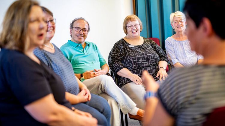 Psychosomatische Patienten tauschen sich in der Gruppentherapie aus